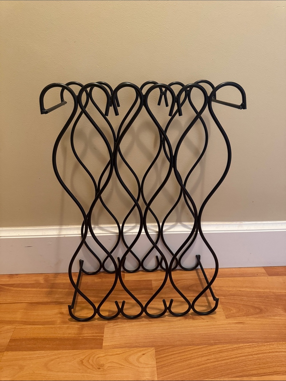 Black solid Metal wire wine rack heart shaped designs